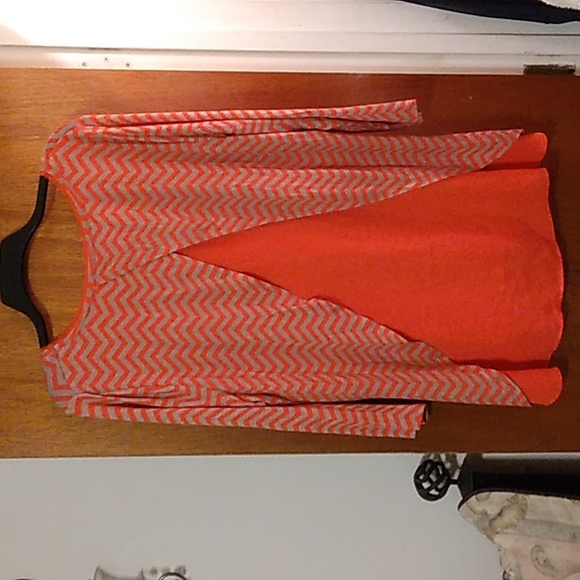 Split Back Top - Picture 2 of 2